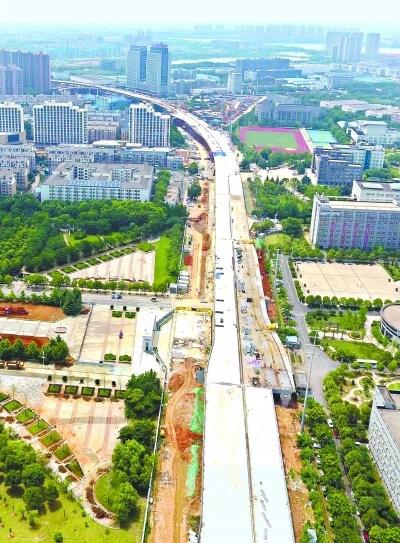 2019年7月3日，俯瞰正在建设中的光谷大道南延线高架桥.jpeg