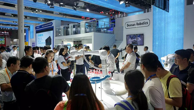 △中国国际工业博览会现场，斗山协作机器人展示.jpg