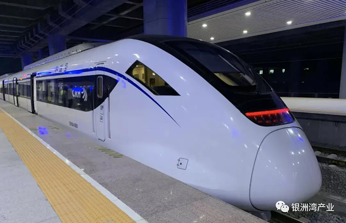 江门站首趟列车发出.jpg