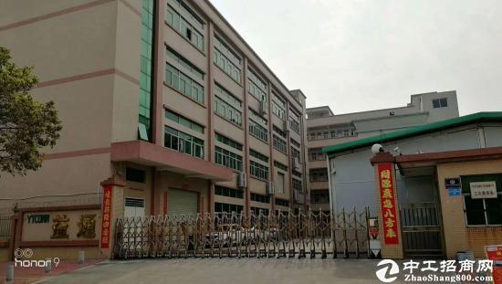 深圳独院厂房11800平放租有卸货平台两部三吨货