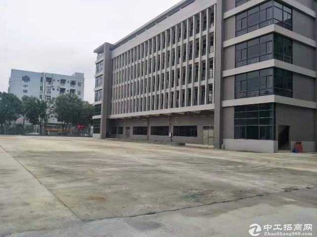 广州白云区新出厂房10000平方，有红本，可分租，可做仓库