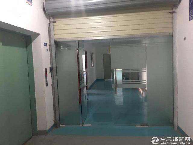 福永400平米标准厂房9成新地坪漆