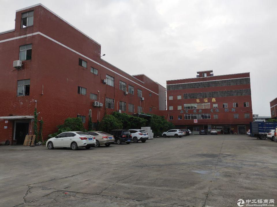 江高国道边一楼3000平标准厂房仓库出租、证件齐全、交通方便