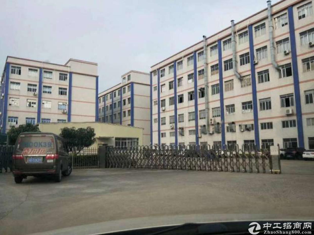 关于工业厂房装修防静电活动地板安装工艺