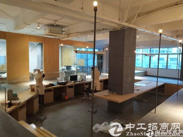 小编详解：为何厂房装修防静电地坪漆还要使用涂料