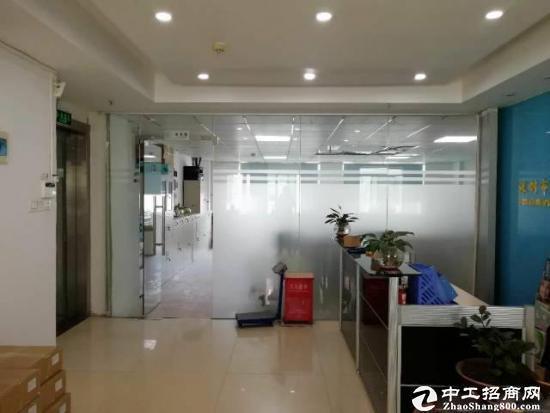 [横岗厂房]龙华龙华汽车站旁三楼1000平可分租带电梯带装修