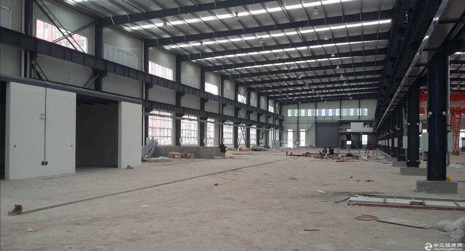 西彭高速路口旁标准钢结构厂房1500平出售