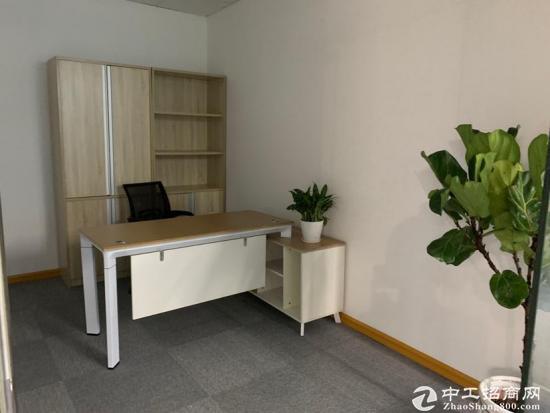 福永塘尾地铁口业主急售400平方精装修带隔间办公室4